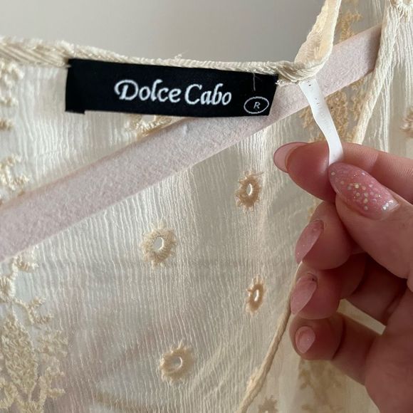 Medium/large 100% silk sheer cream eyelet top with batwing sleeves. - Picture 6 of 8